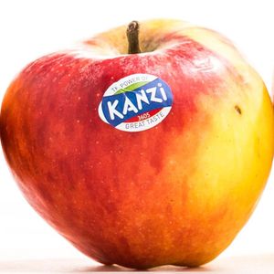 Manzana kanzi a granel unidad (300 g aprox) baja un 8% en BM Supermercados